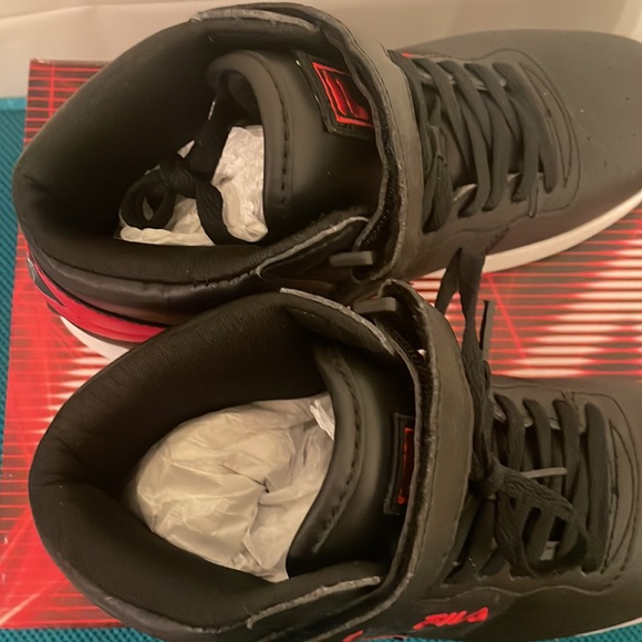 New in box Fila Shoes in size 6Youth - Picture 5 of 6